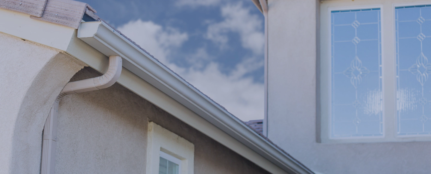 new installed seamless gutter
